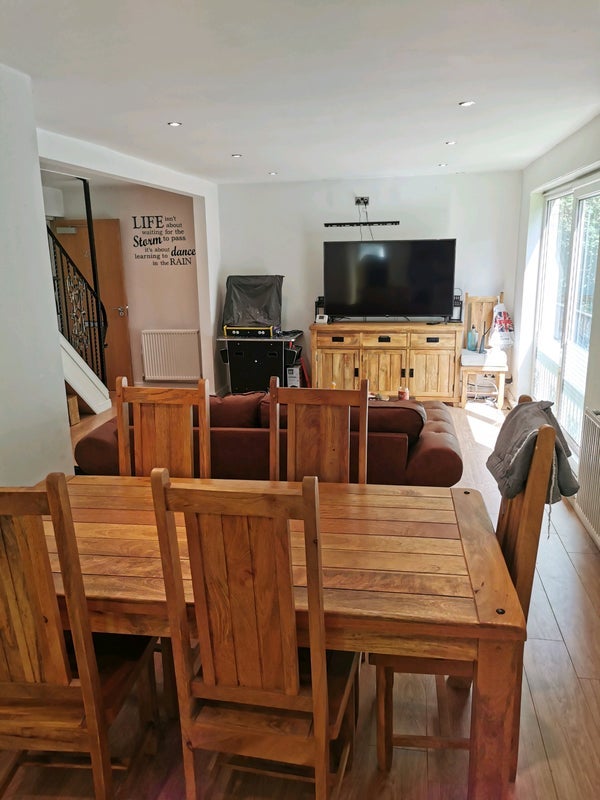 Room Mallard Close in Bradford