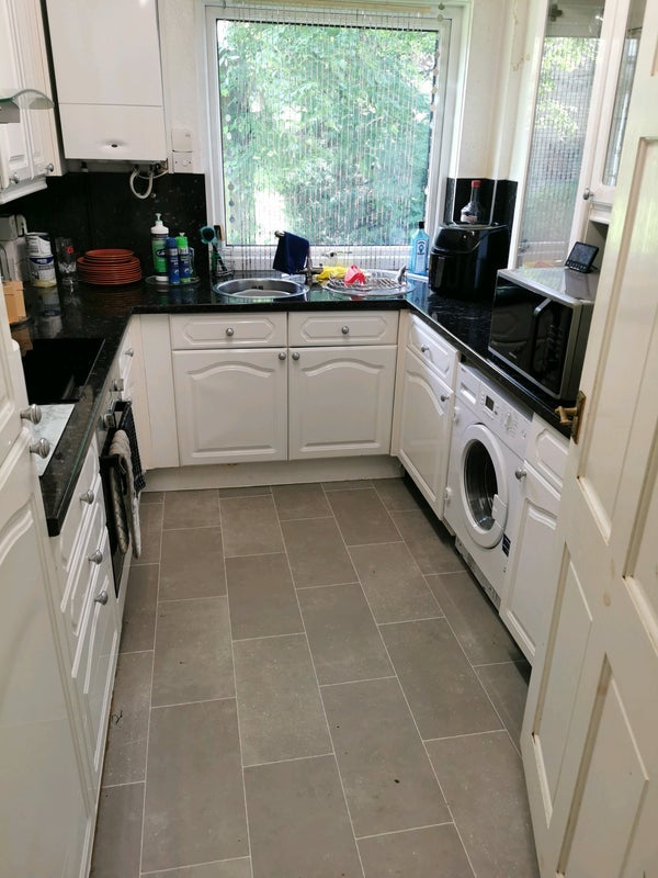 Room Mallard Close in Bradford