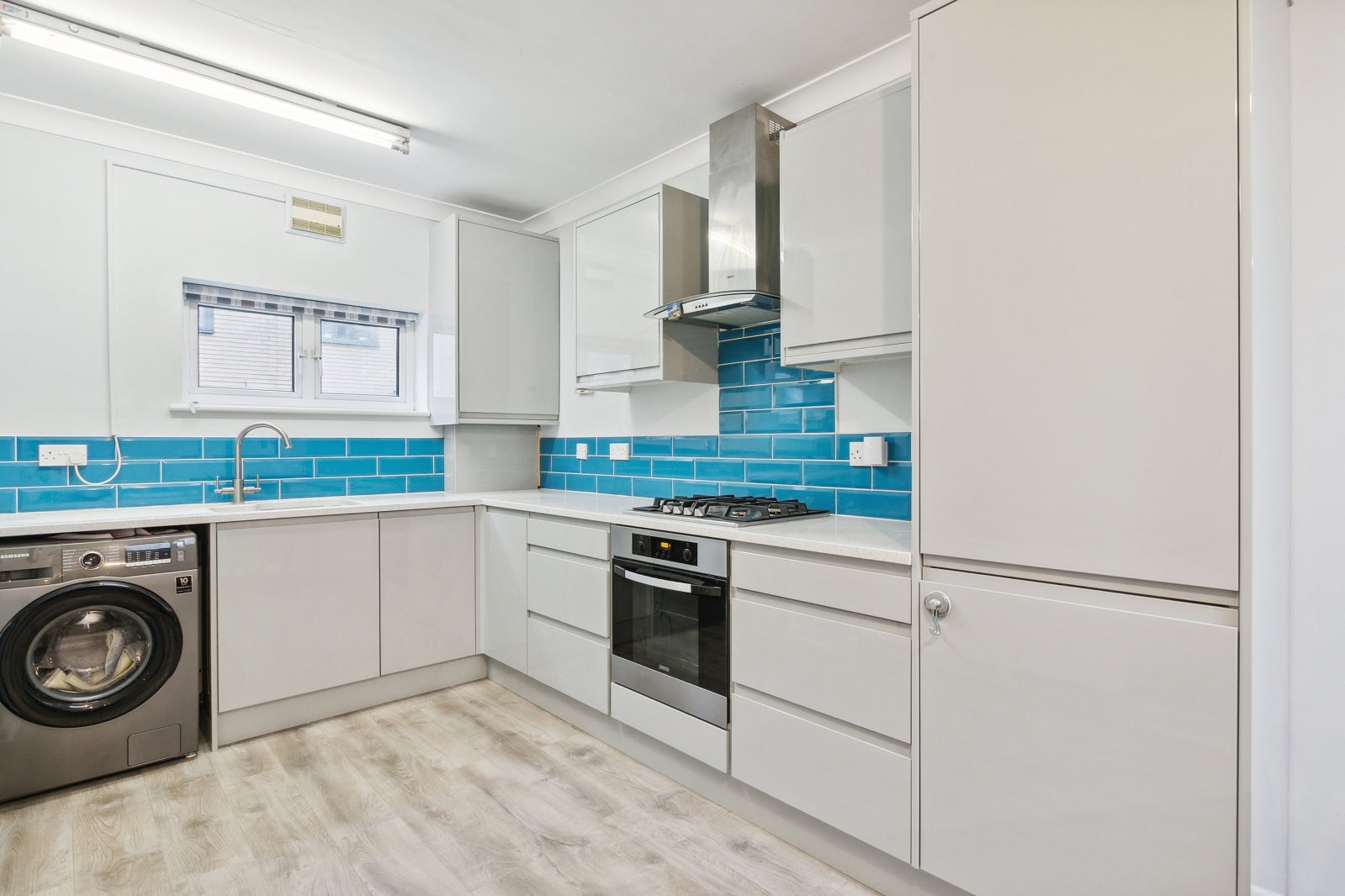 Flat Wandsworth High Street in Greater London