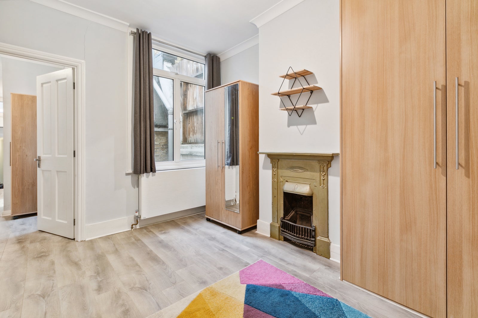 Flat Wandsworth High Street in Greater London