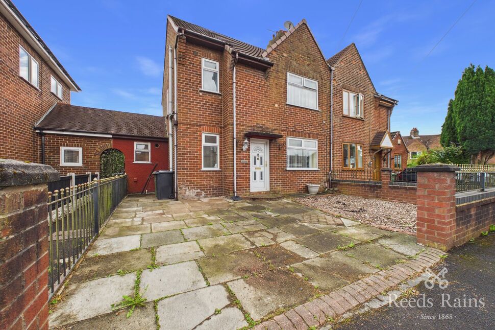 House Pinewood Crescent in Wigan