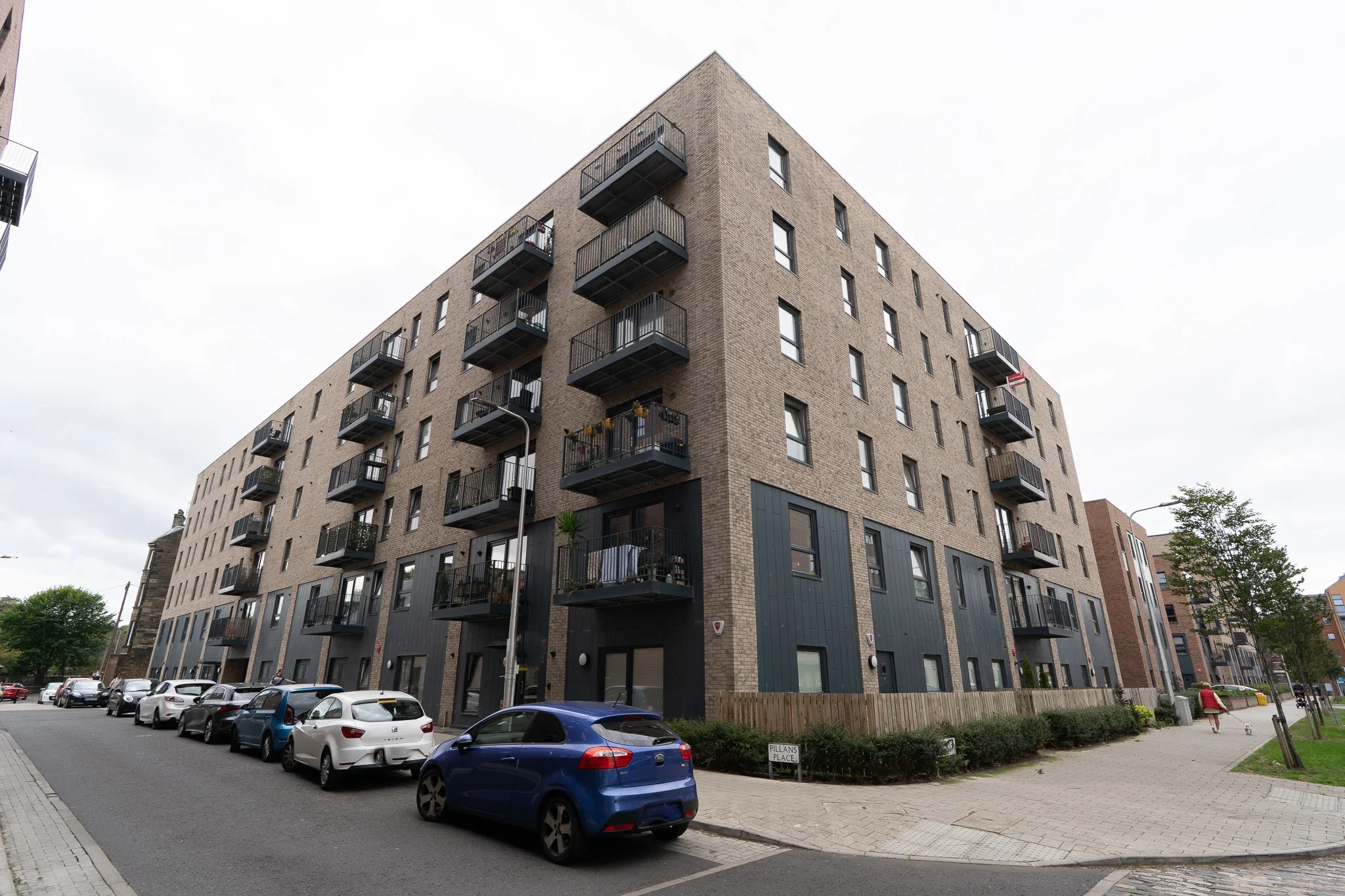 Flat Pillans Place in City of Edinburgh