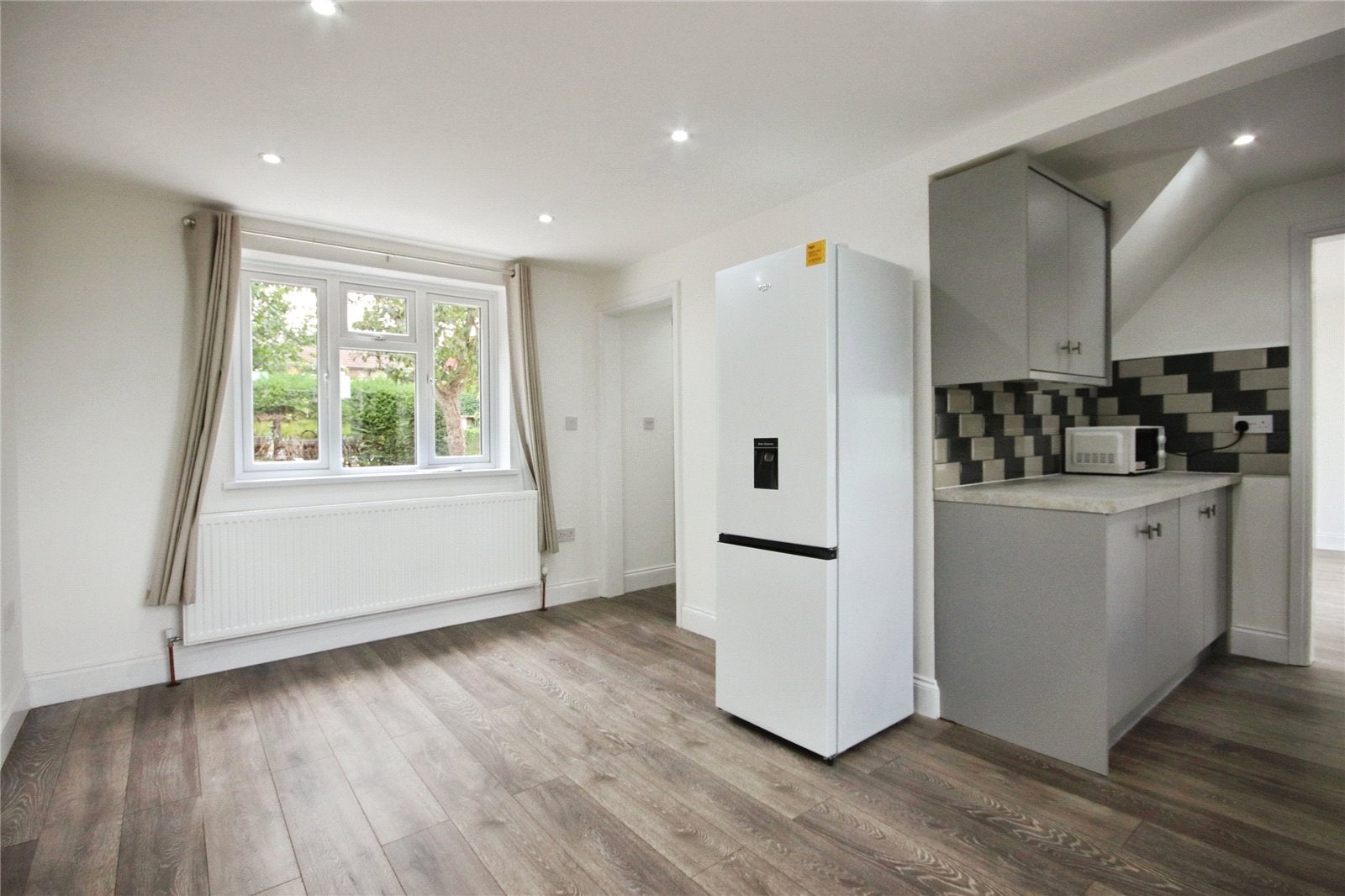 House Hilltop Close in Cheapside