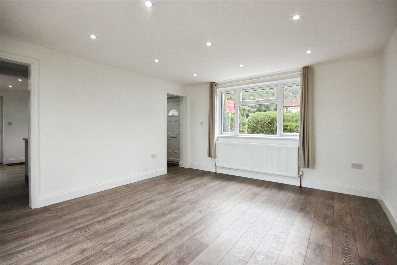House Hilltop Close in Cheapside