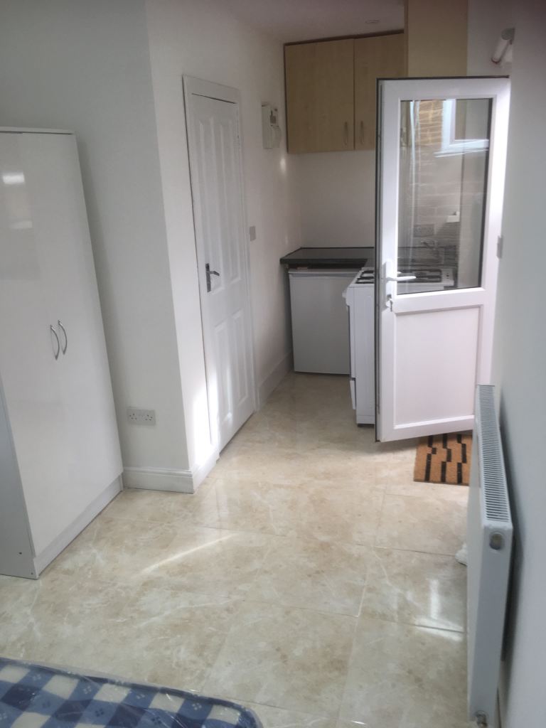 Flat Mayfields Close in Greater London