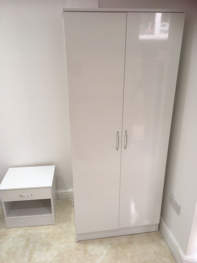 Flat Mayfields Close in Greater London