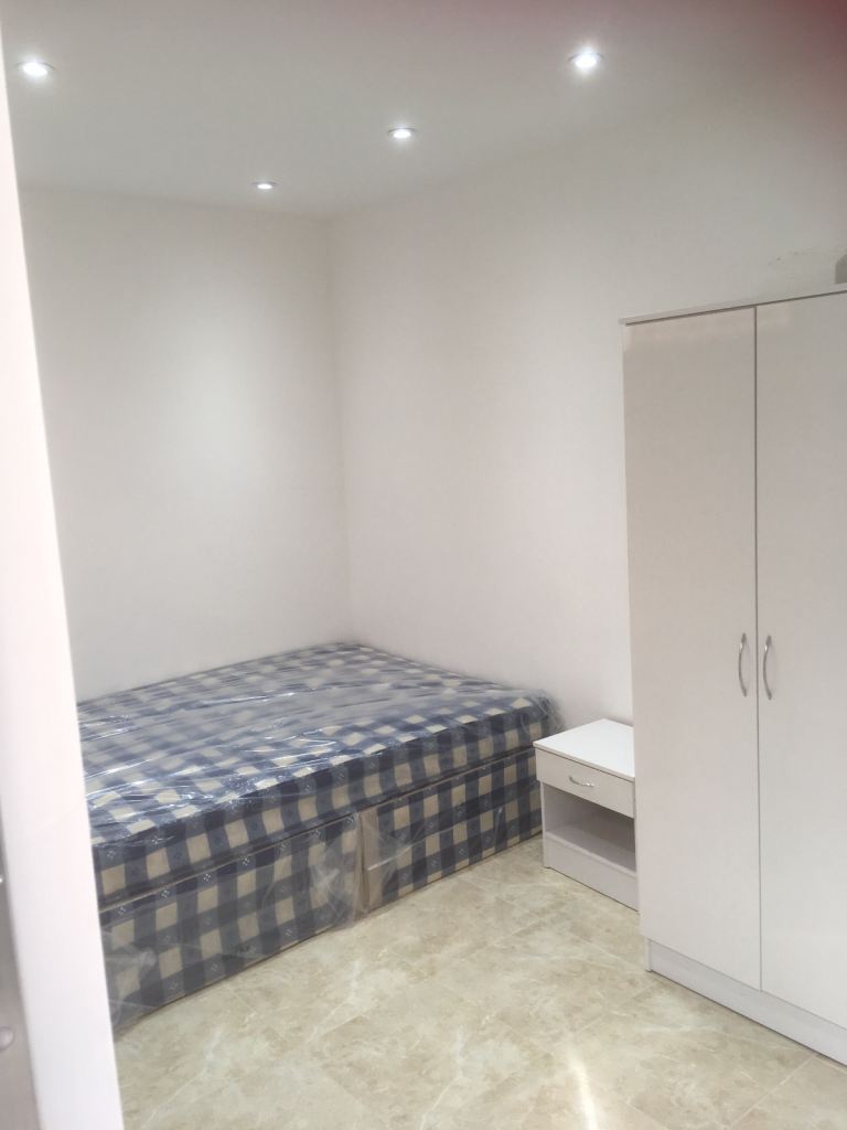 Flat Mayfields Close in Greater London