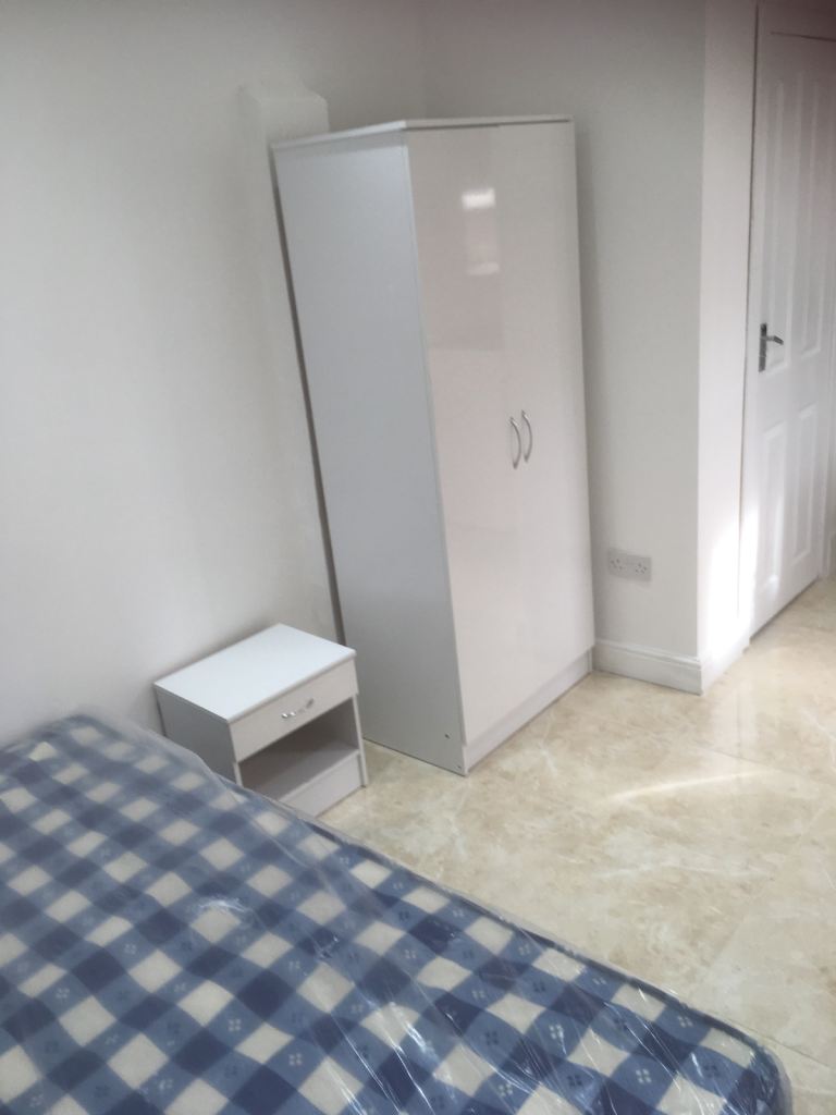 Flat Mayfields Close in Greater London