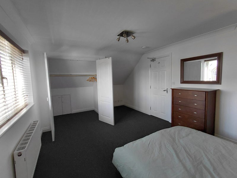 Room Blandford Road in Upton