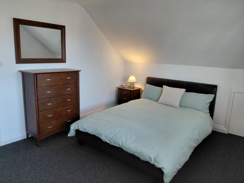 Room Blandford Road in Upton