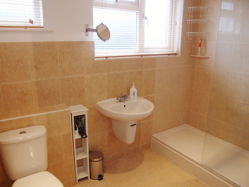 Room Blandford Road in Upton