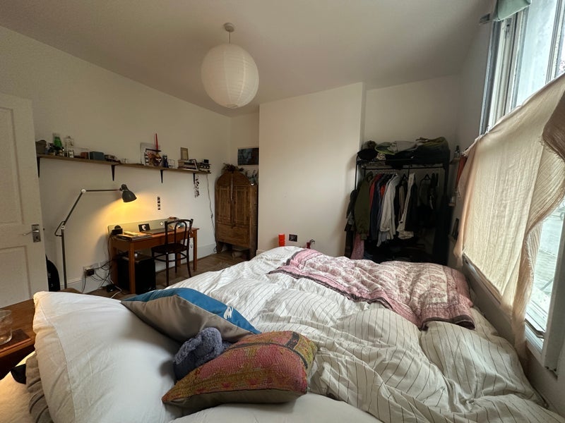 Room Mehetabel Road in Greater London
