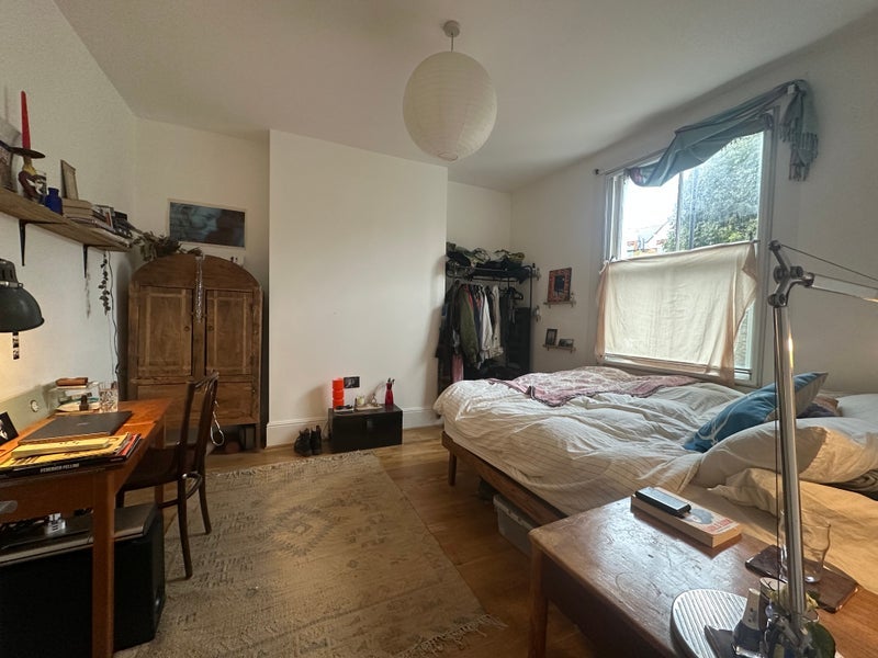 Room Mehetabel Road in Greater London
