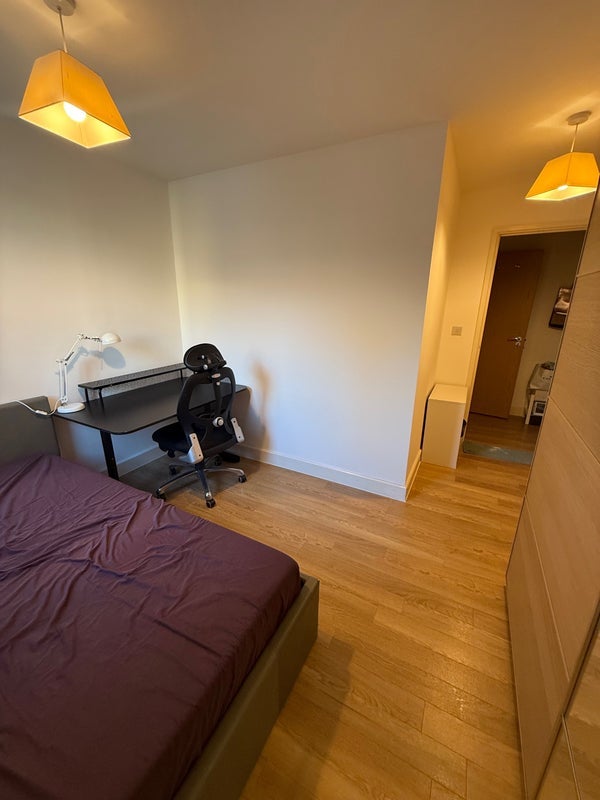 Room Cornmill Lane in Greater London