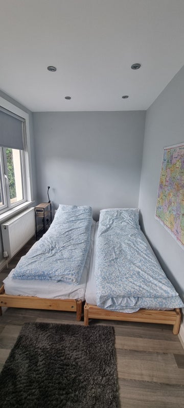 Room Manton Avenue in Greater London
