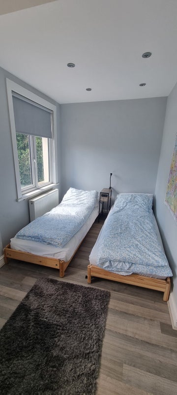 Room Manton Avenue in Greater London