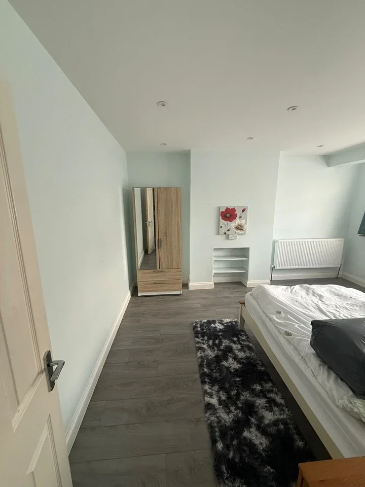 Room Chestnut Grove in Greater London