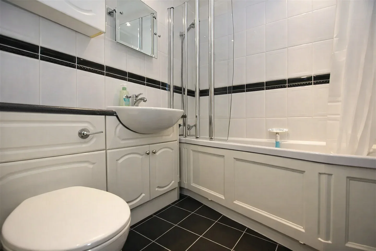 Flat Oakley Close in Greater London