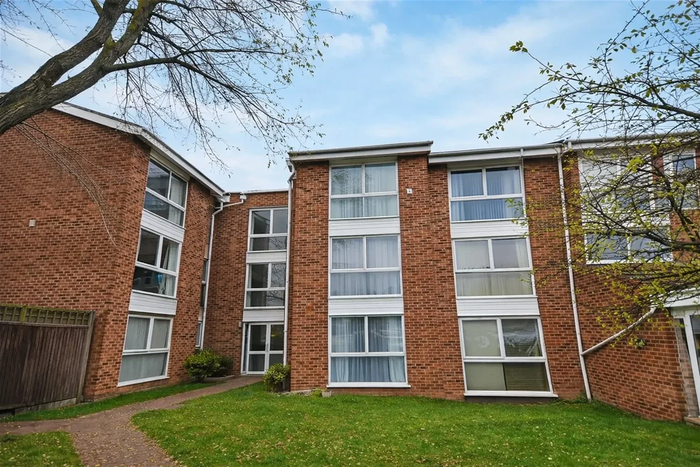 Flat Oakley Close in Greater London