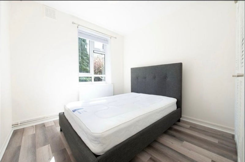 Room North End Road in Greater London