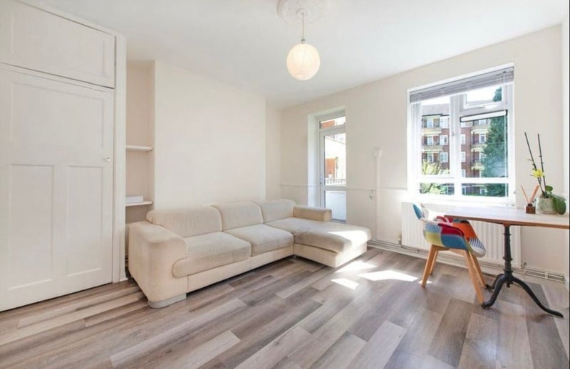 Room North End Road in Greater London