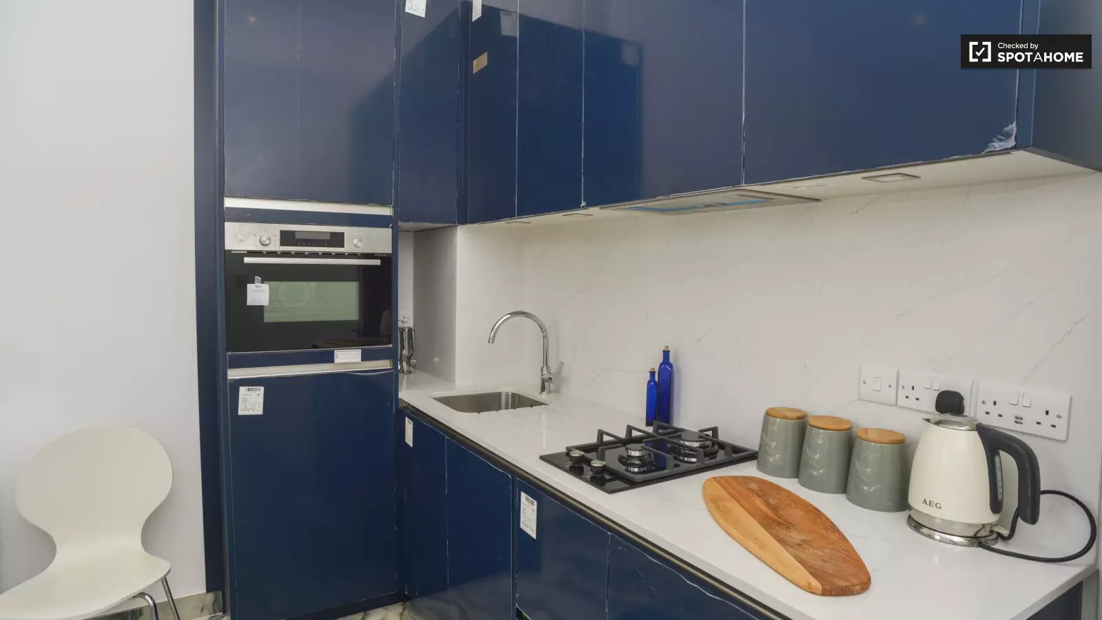 Flat Clearwell Drive in City of Westminster