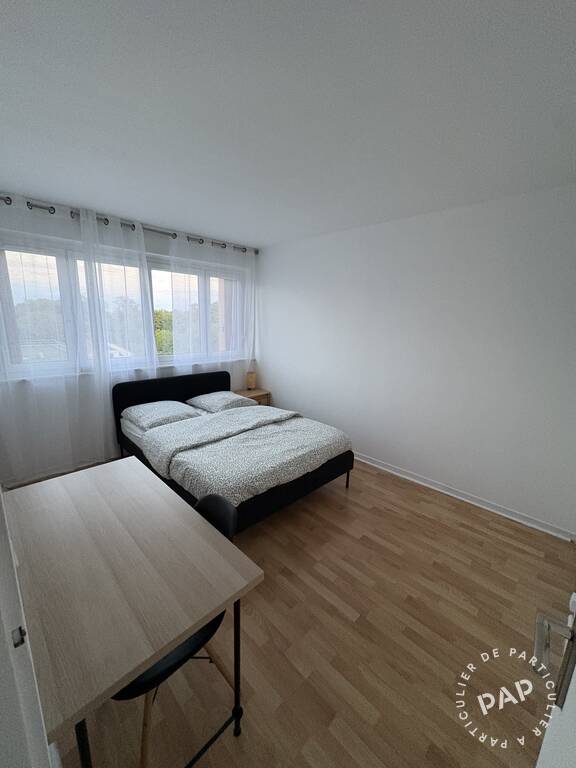 Room Avenue de Bourgogne in Massy