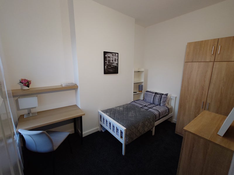 Room Ullswater Street in Liverpool