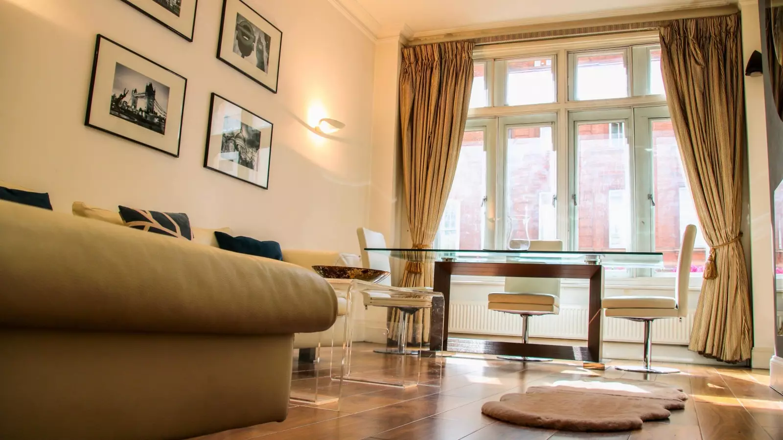 Flat Whitehall in City of Westminster