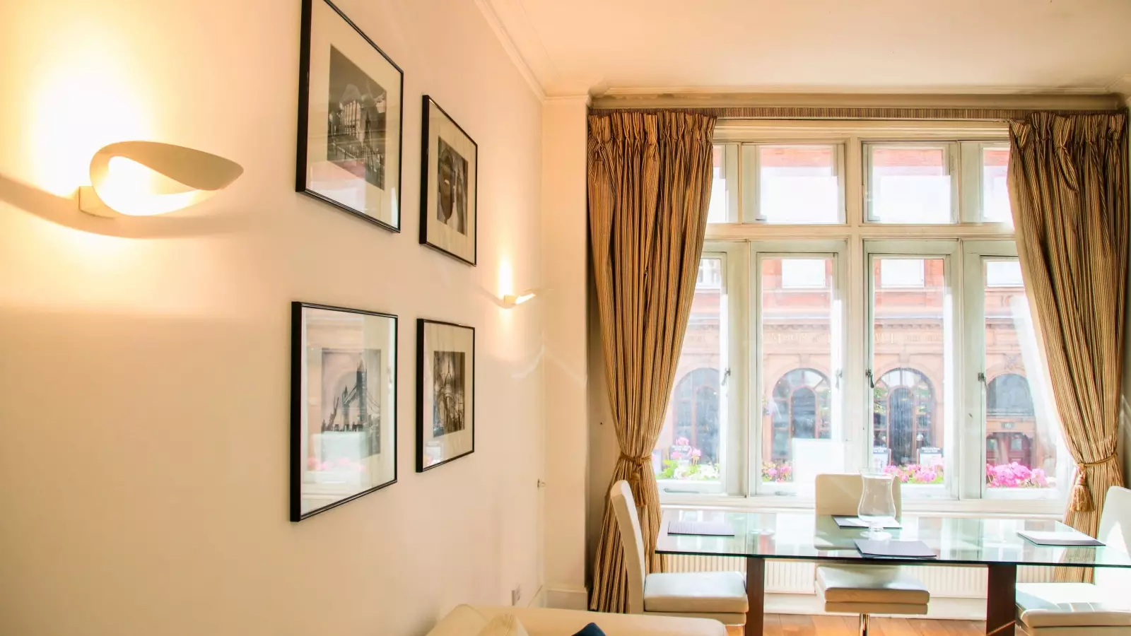 Flat Whitehall in City of Westminster