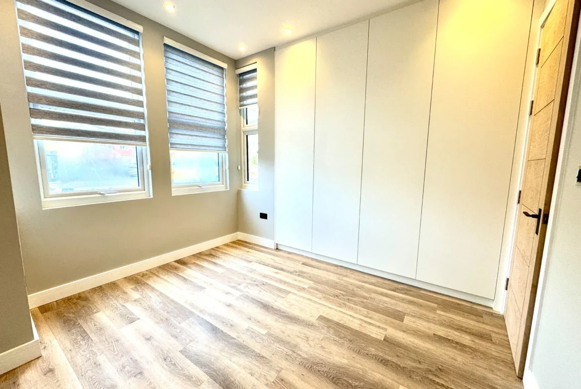 Flat Totteridge Lane in Greater London