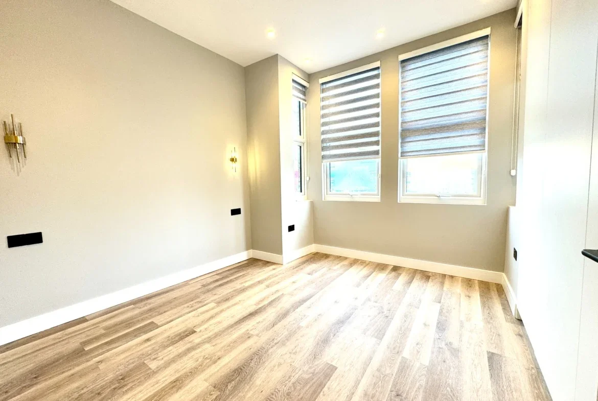 Flat Totteridge Lane in Greater London
