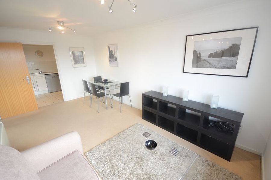 Flat Jubilee Square in Reading