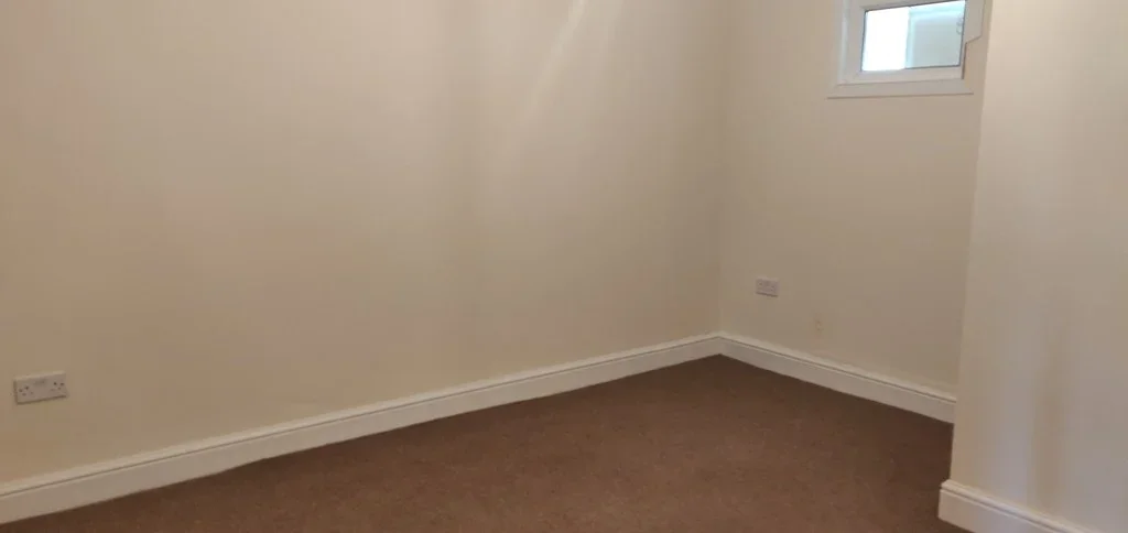 Flat Madeira Grove in Greater London