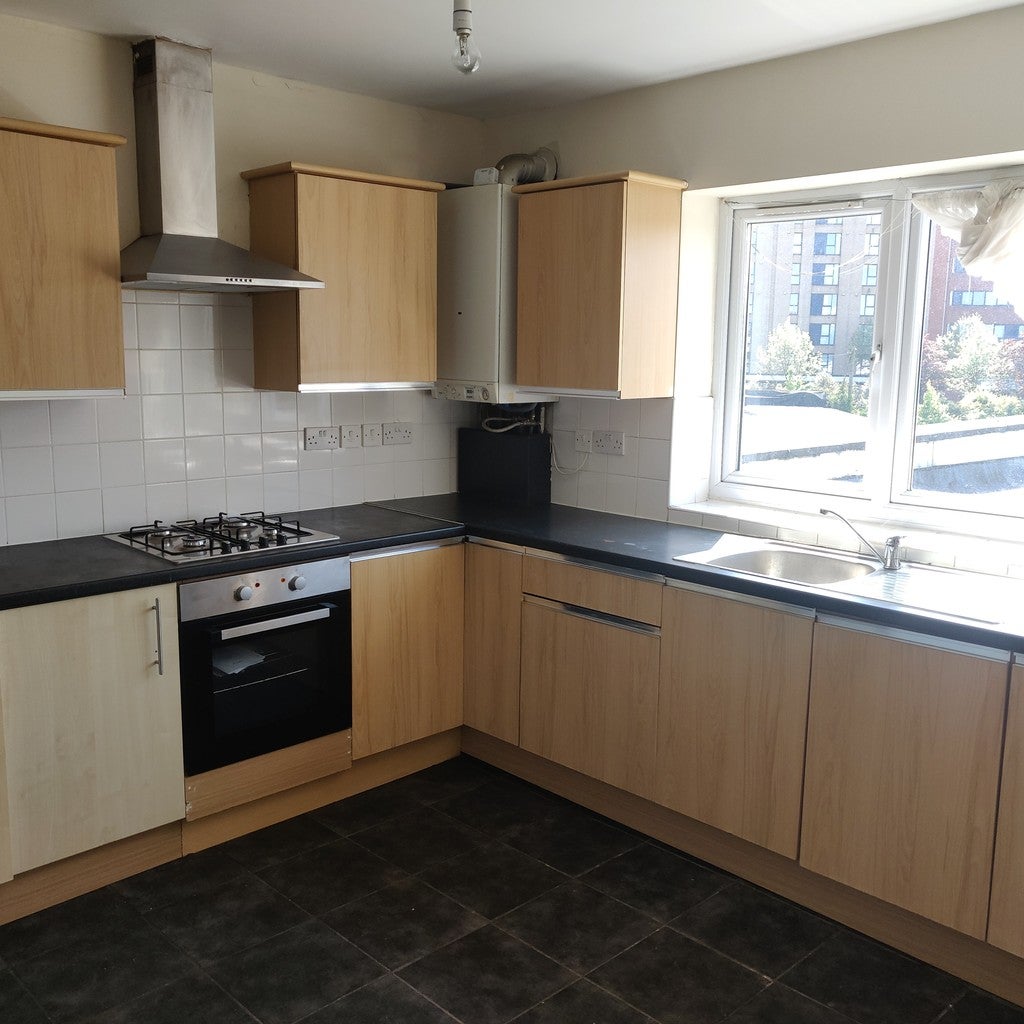 Flat Madeira Grove in Greater London