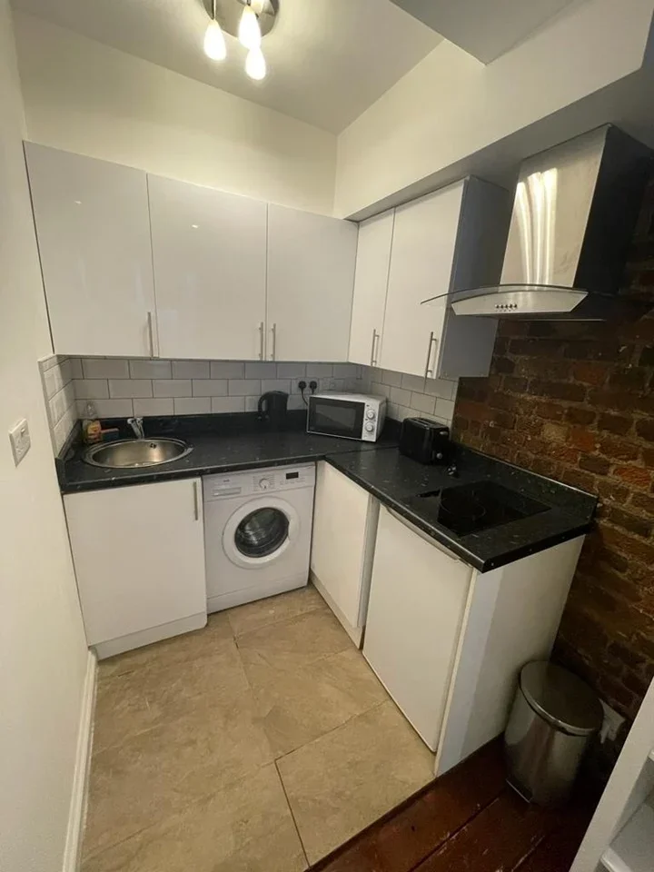 Flat Fanshaw Street in Greater London