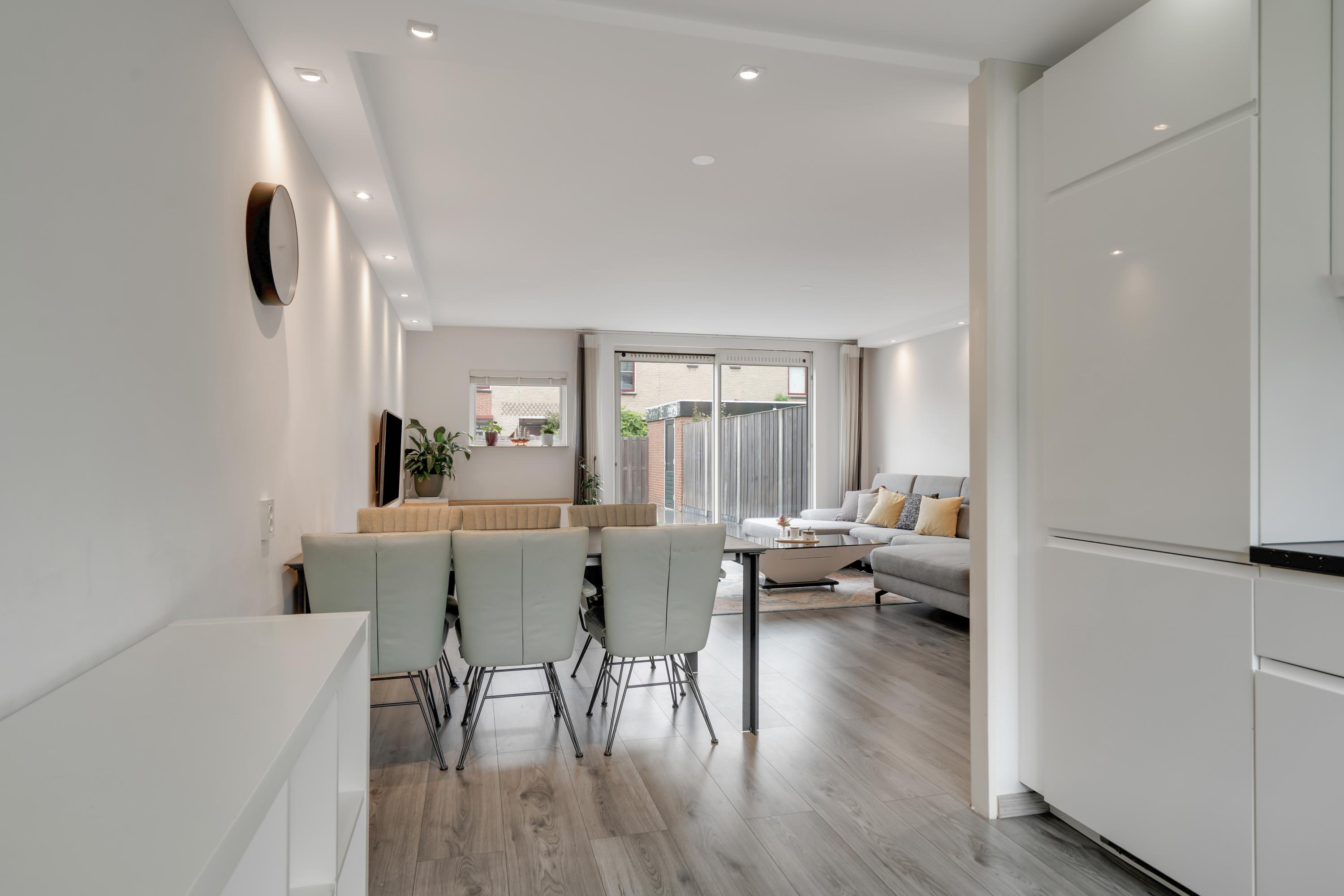 Tussenwoning te koop: Eleonorastraat 127, Vlaardingen