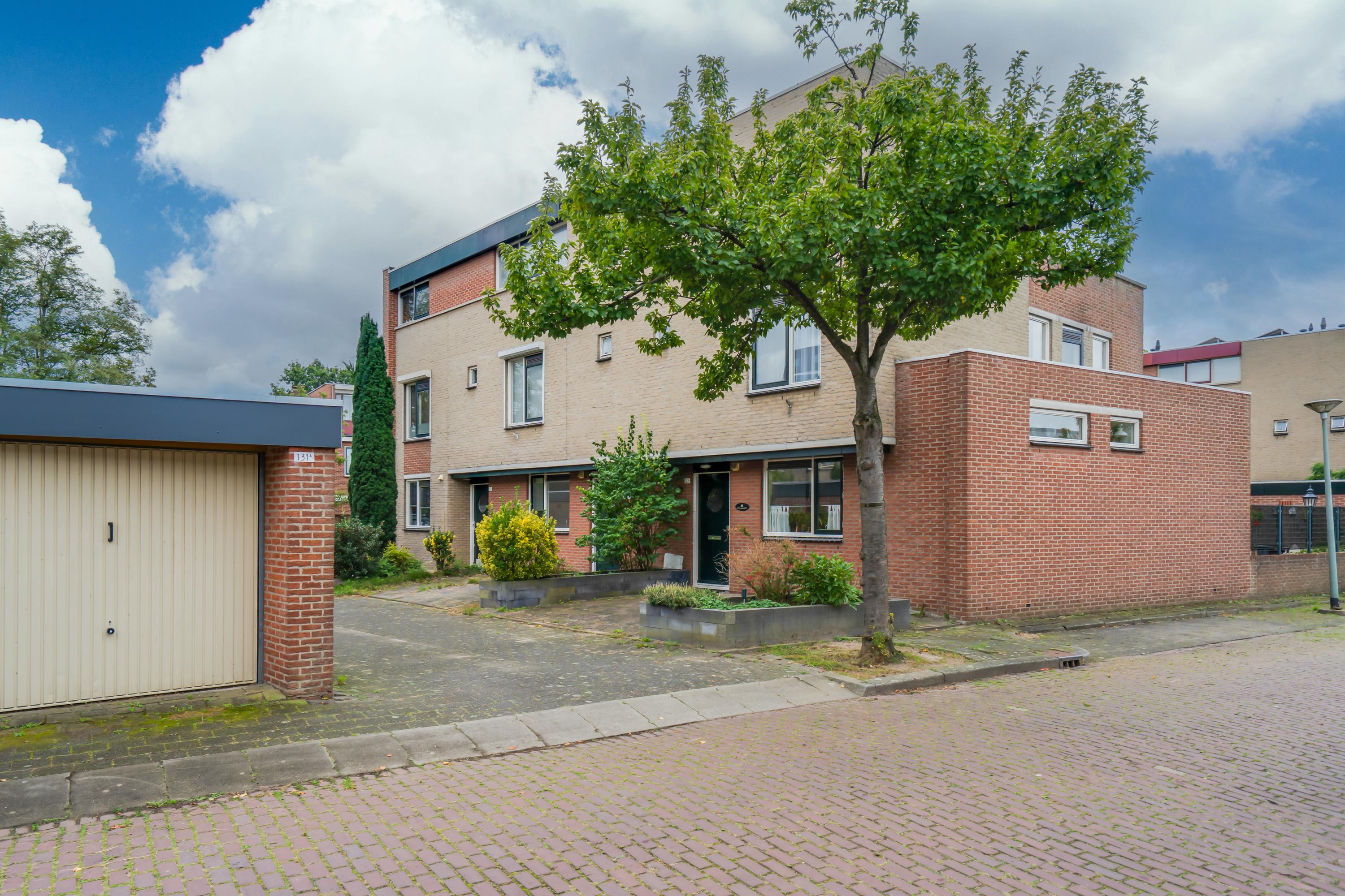 Tussenwoning te koop: Eleonorastraat 127, Vlaardingen