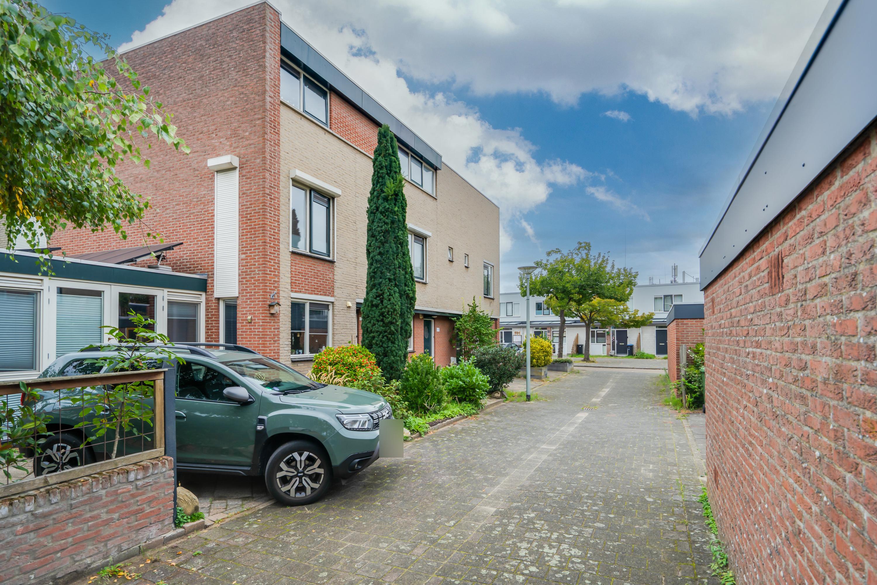 Tussenwoning te koop: Eleonorastraat 127, Vlaardingen