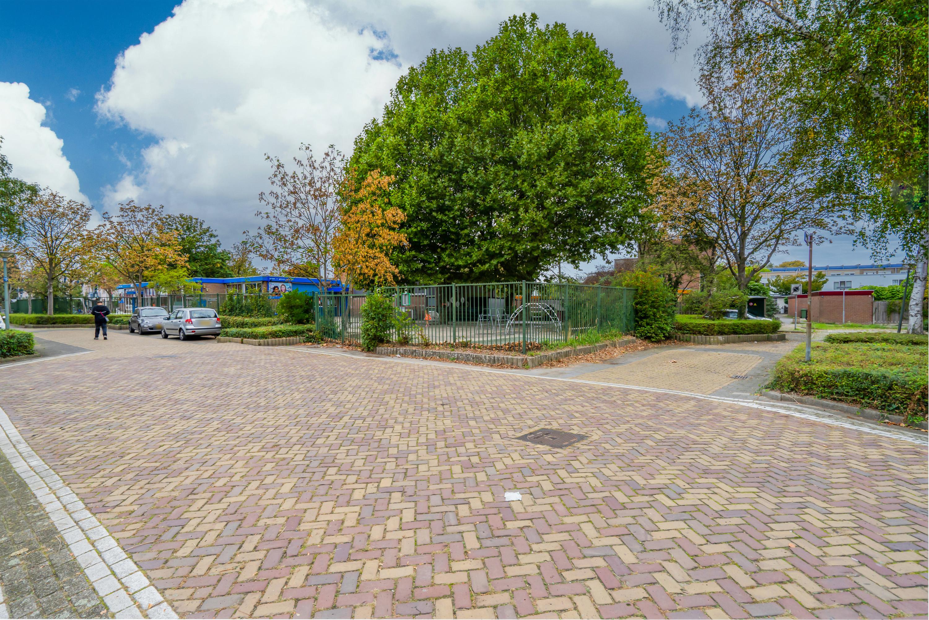 Tussenwoning te koop: Eleonorastraat 127, Vlaardingen