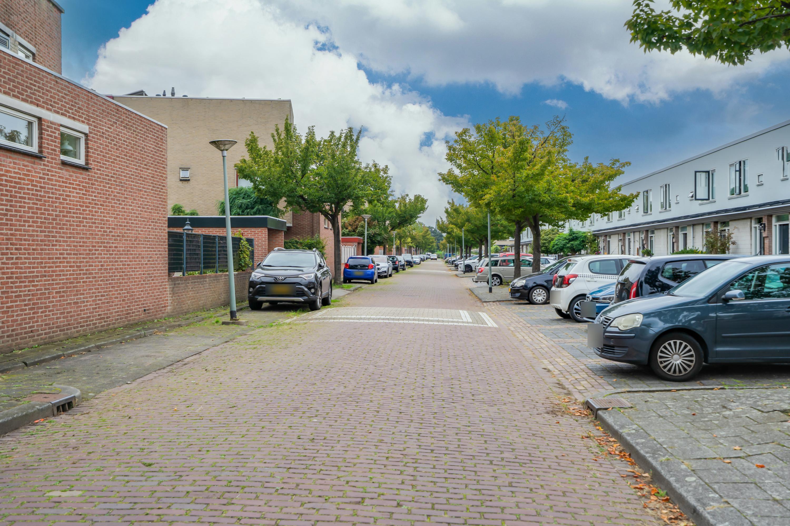Tussenwoning te koop: Eleonorastraat 127, Vlaardingen