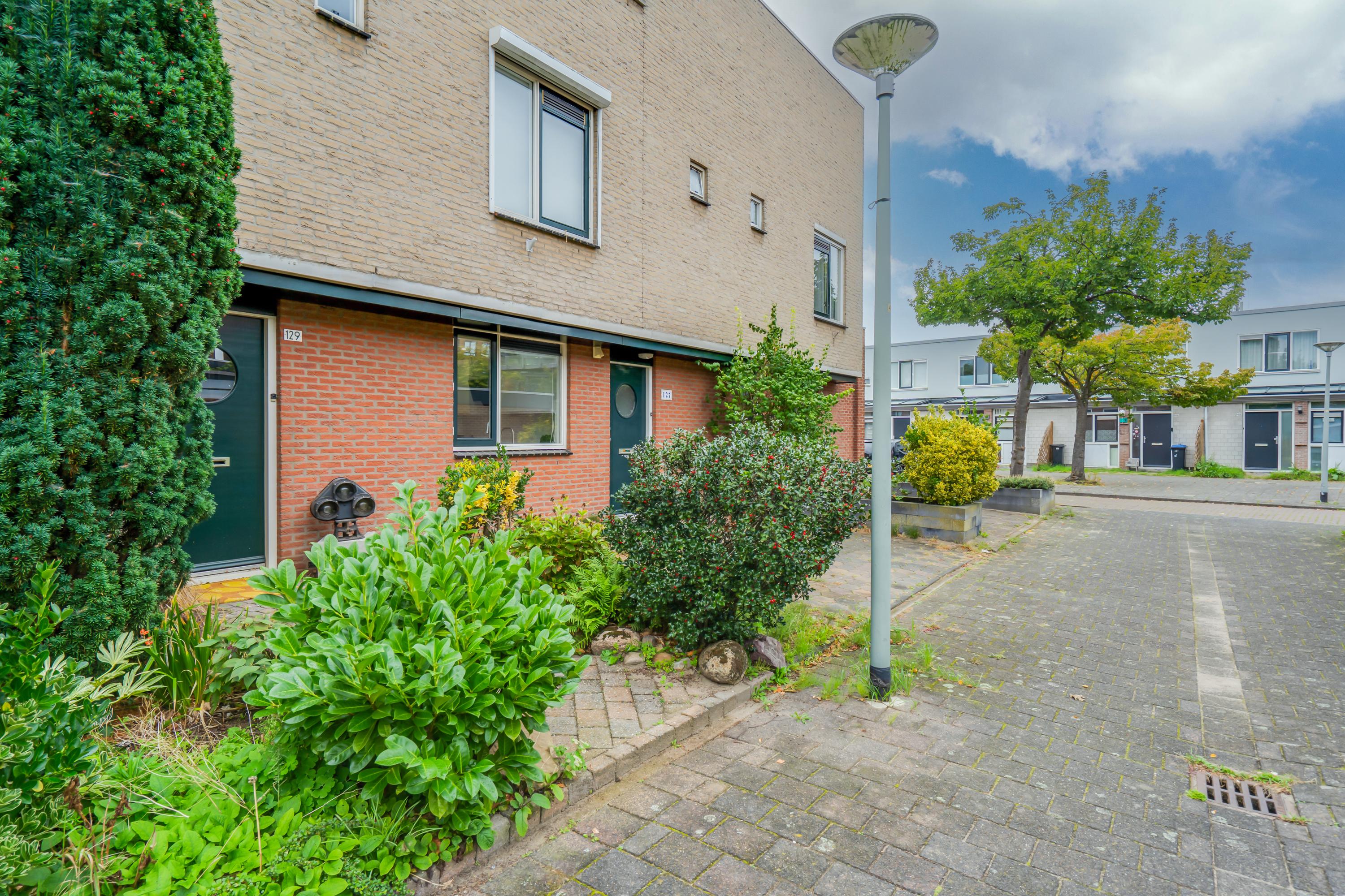 Tussenwoning te koop: Eleonorastraat 127, Vlaardingen