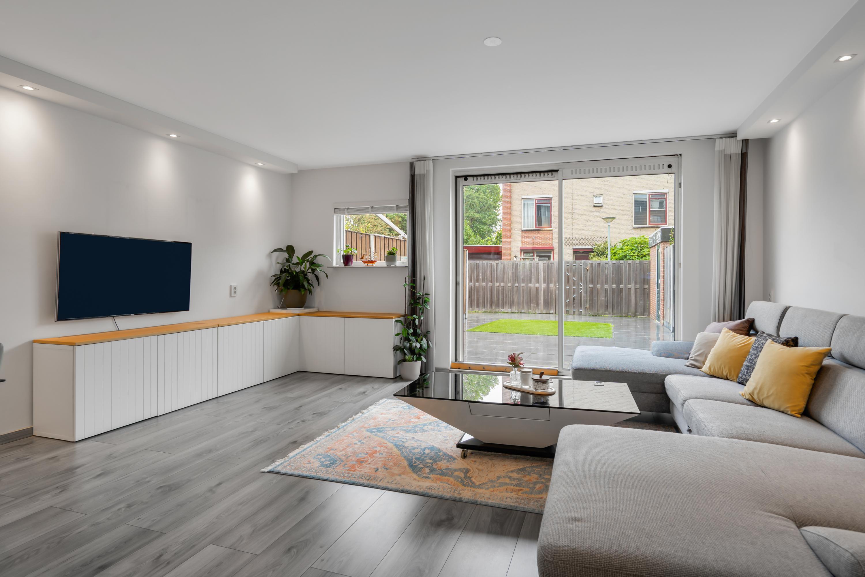 Tussenwoning te koop: Eleonorastraat 127, Vlaardingen