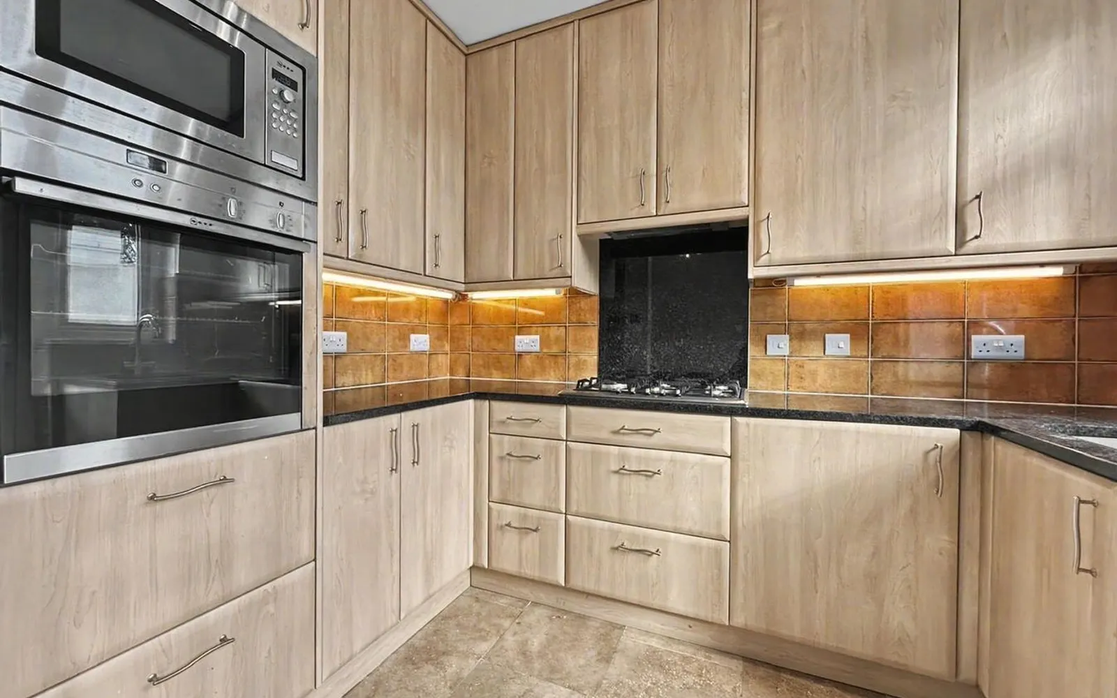 House Uppingham Avenue in Greater London
