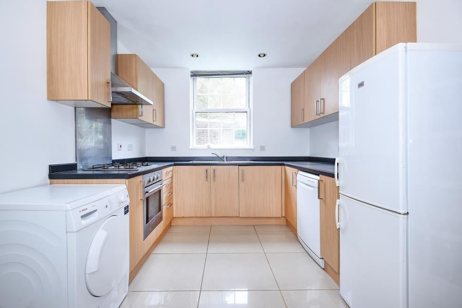 Flat Greenhill Lane in Nursling and Rownhams