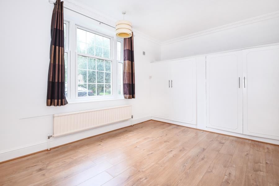 Flat Greenhill Lane in Nursling and Rownhams