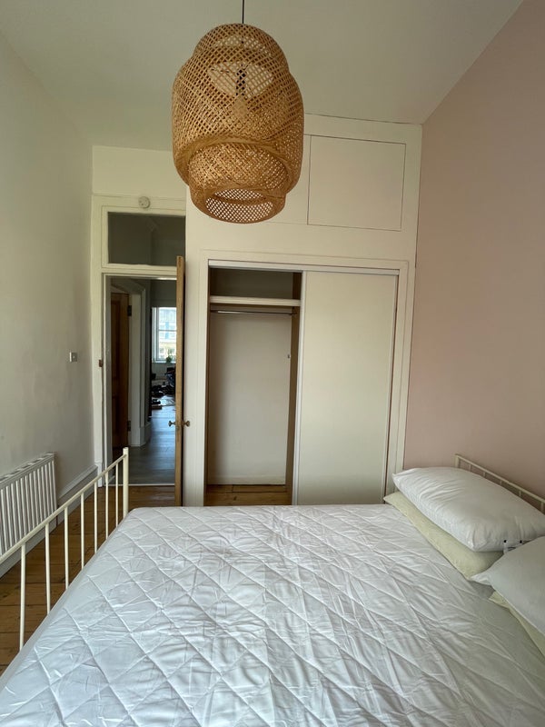 Room St Andrew's Road in Glasgow
