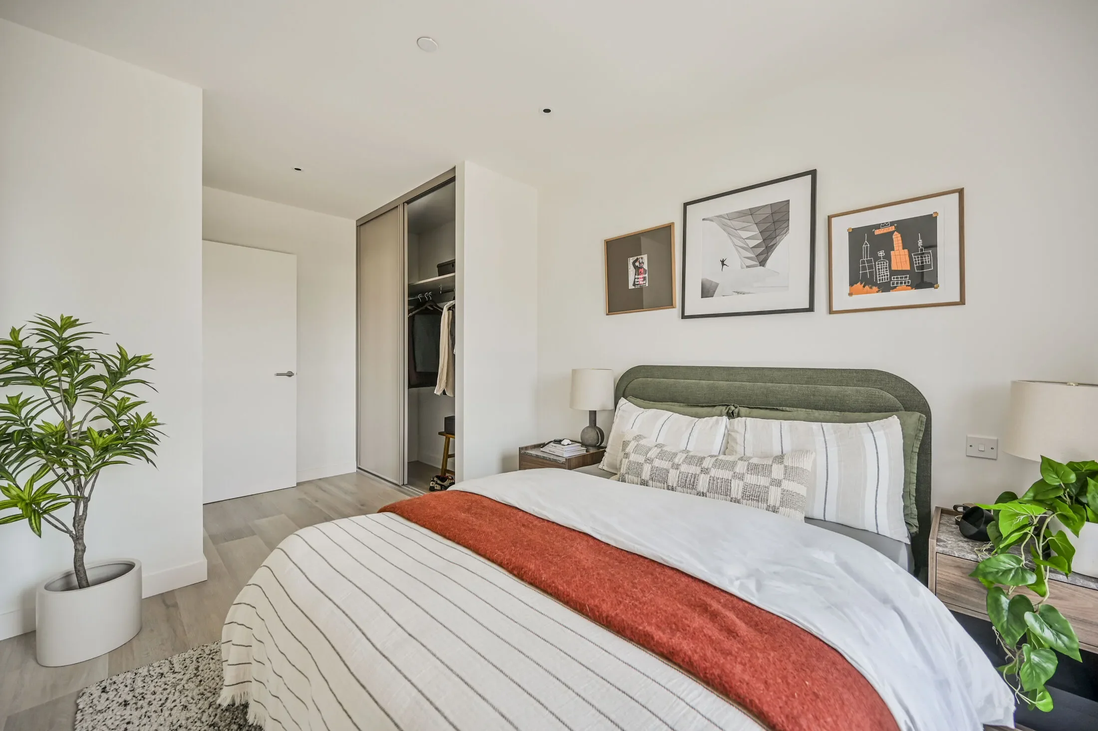 Flat Foundry Court in London
