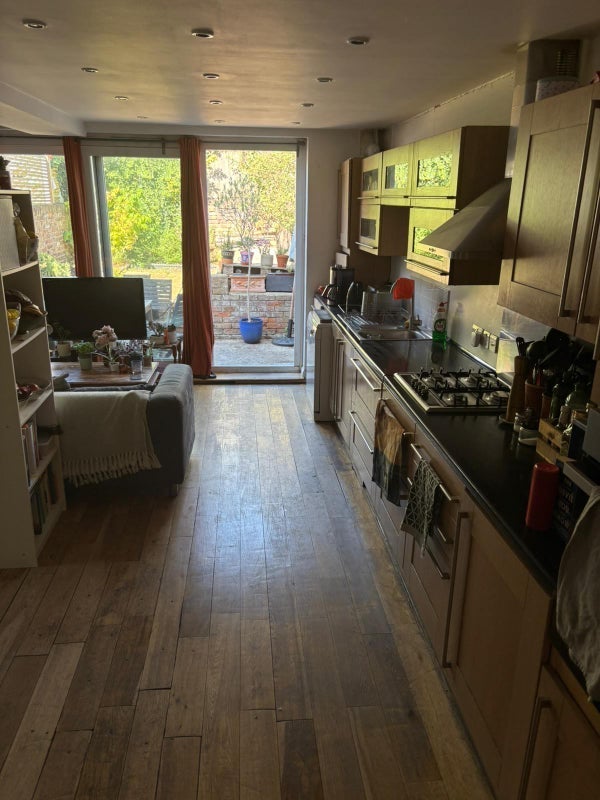 Room Nevill Road in Greater London