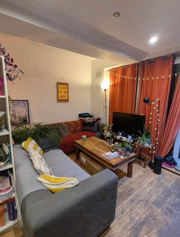 Room Nevill Road in Greater London